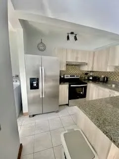 Escazú | Se alquila amplio y cómodo apartamento amueblado de 4 habitaciones – $2,000 + IVA
