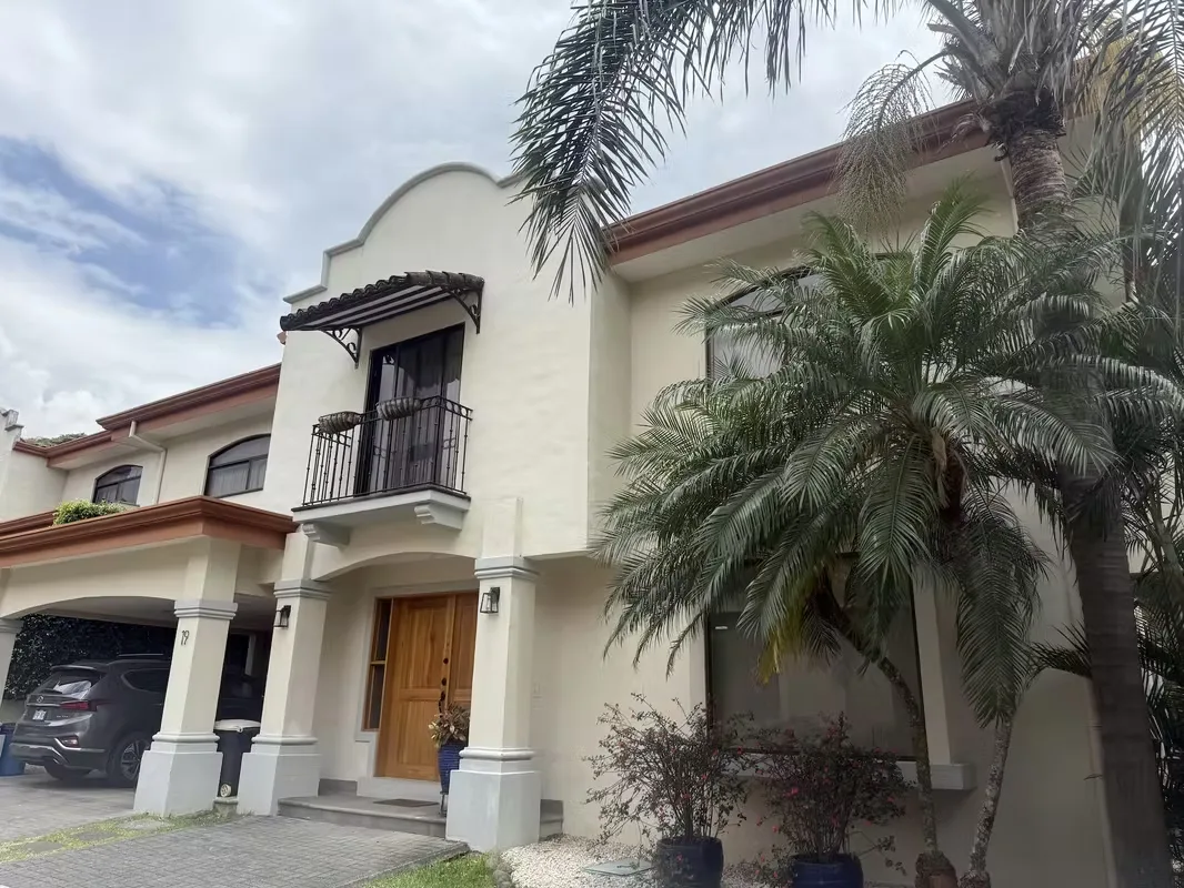 Large home for rent in Santa Ana Vianova condom