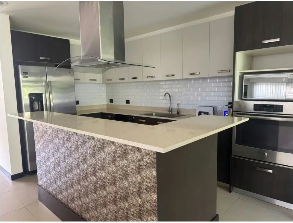 Beautiful home located in a condominium with an excellent location in Pozos, Santa Ana. Ideal for those seeking comfort, ...