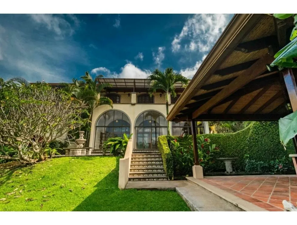 Spectacular residence located in one of the most exclusive condominiums in the west side, featuring breathtaking views of the Central ...