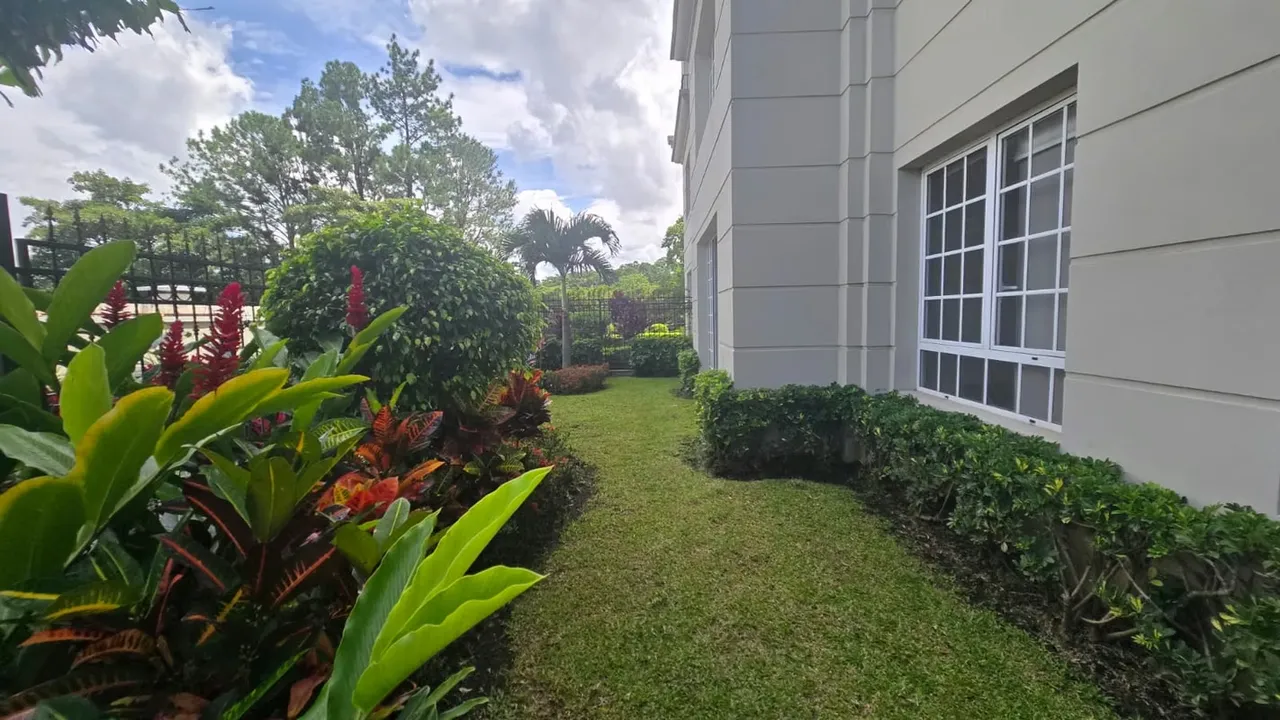 LUJO, JARDÍN PRIVADO Y EXCLUSIVIDAD APTO 110M2 / LAURELES ESCAZÚ