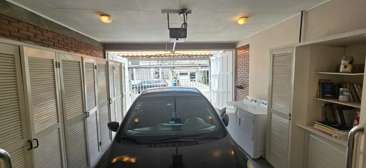 ¡Oportunidad única en una ubicación privilegiada! Esta propiedad en Barrio El Robledal combina amplitud, comodidad y una ubicación inmejorable cerca de los principales centros ... — photo 3