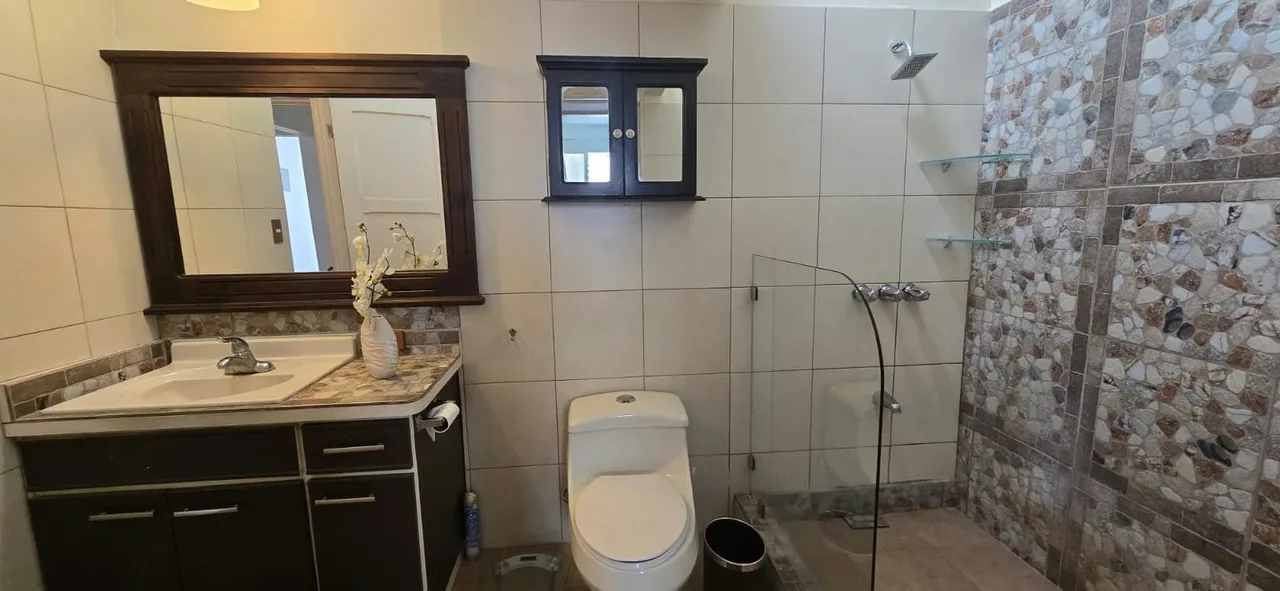 ¡Oportunidad única en una ubicación privilegiada! Esta propiedad en Barrio El Robledal combina amplitud, comodidad y una ubicación inmejorable cerca de los principales centros ... — photo 5