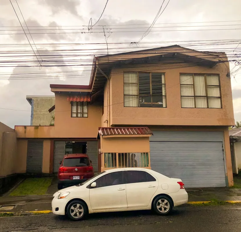Este oficentro se encuentra estratégicamente ubicado en Montelimar (Goicoechea), a 200 metros de los Tribunales, en una de las zonas más dinámicas y de alta demanda de la ...