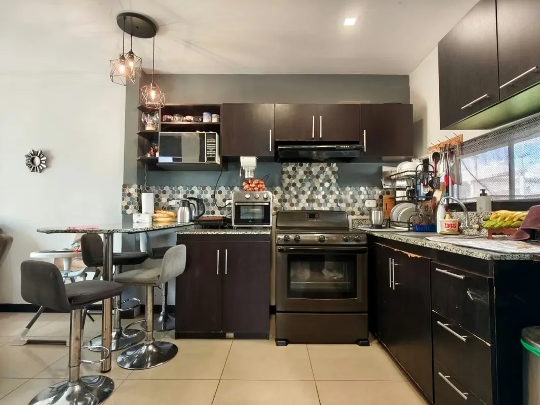 Beautiful condominium house for sale in Santa Ana with amenities