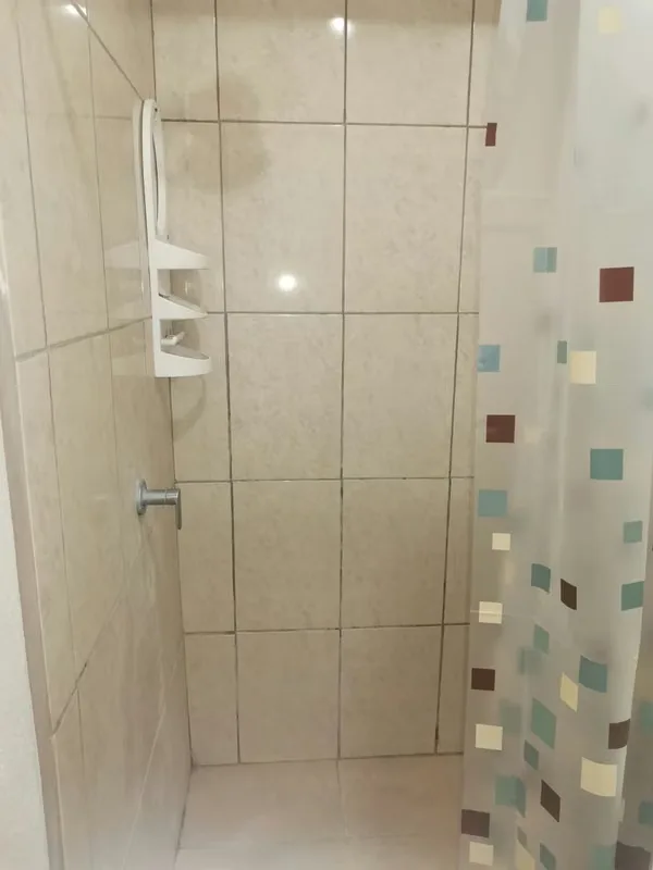 Apartamento tipo estudio para una persona o pareja. Con cama matrimonial, closet, microondas, olla arrocera, cocina de inducción, refrigeradora, lavadora semiautomática, 1 baño, ... — photo 2