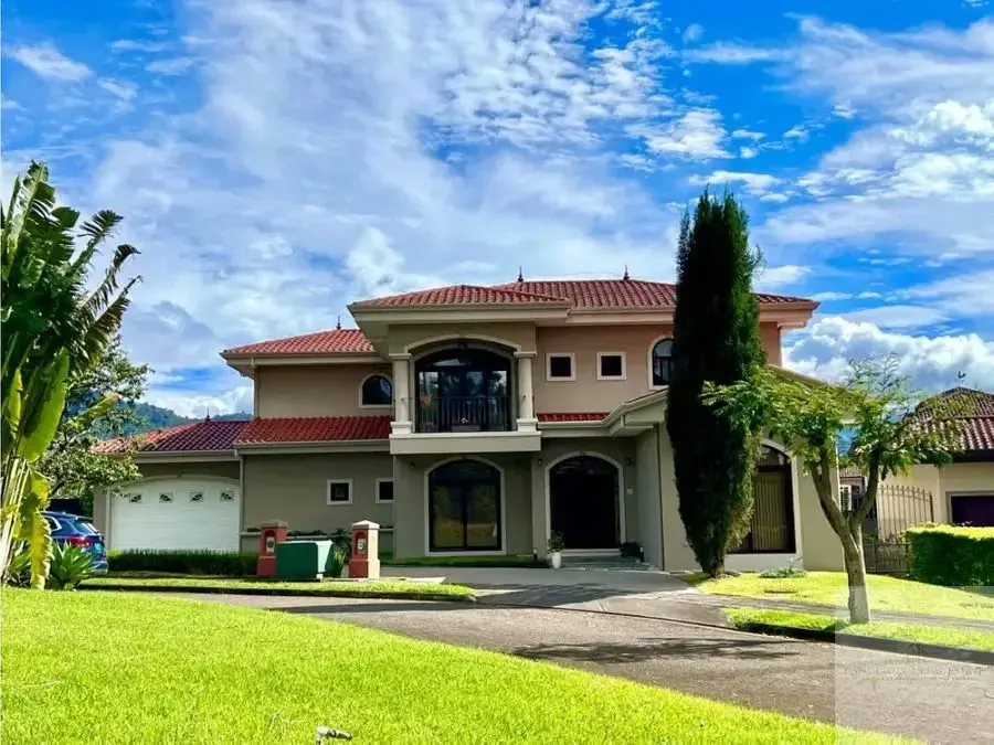 Hermosa casa en Colinas de Montealegre, Curridabat