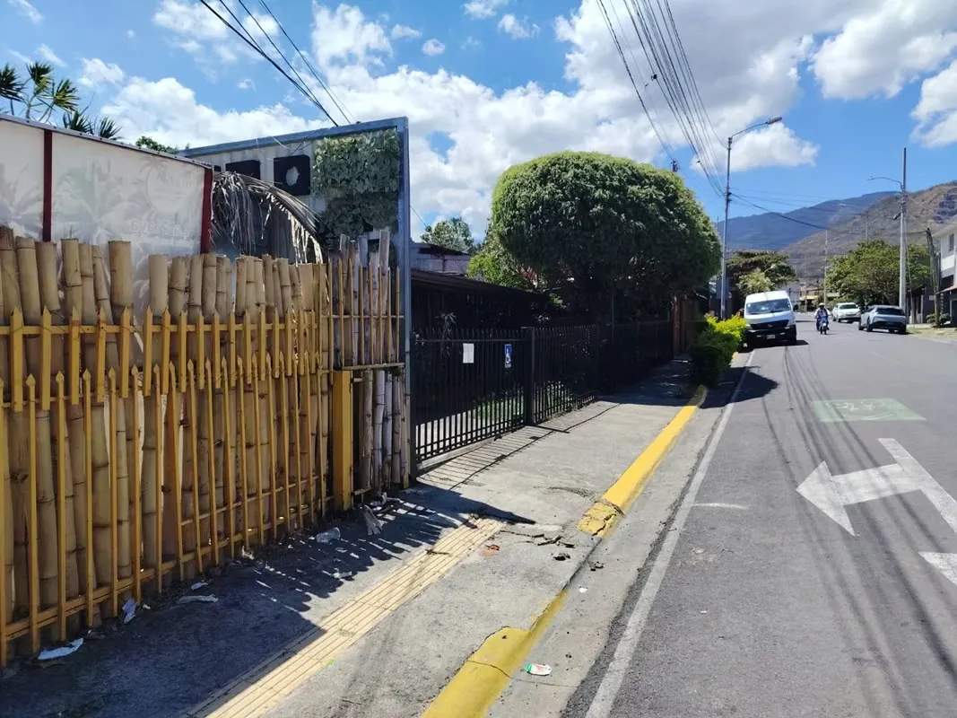 VLOSA-5029 SANTA ANA. THIS EXCELLENT COMMERCIAL PROPERTY IS FOR SALE AT AN UNBEATABLE PRICE