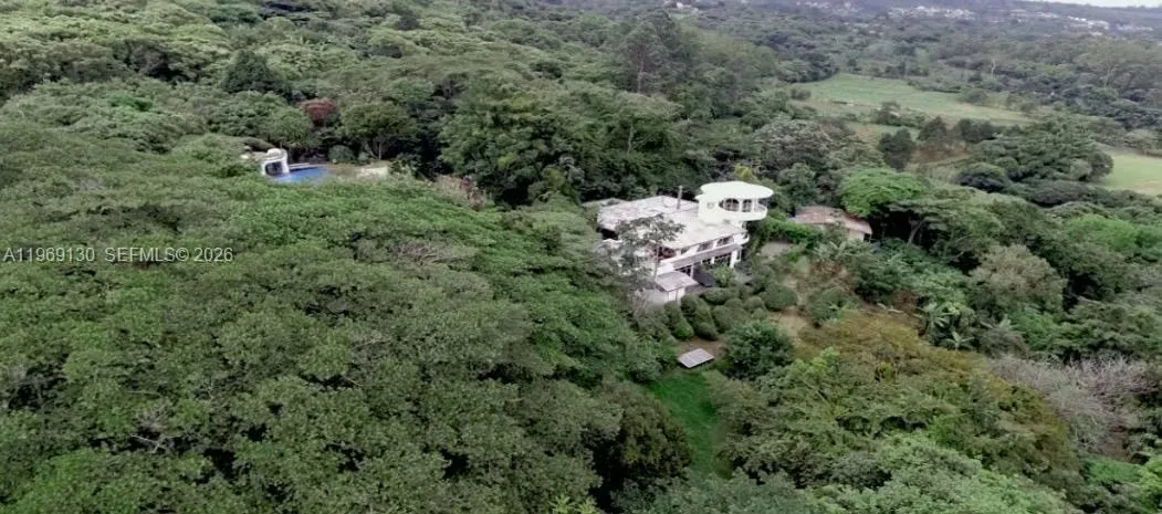 Luxury Boutique Hotel for Sale with Optional Coffee Farm — photo 2