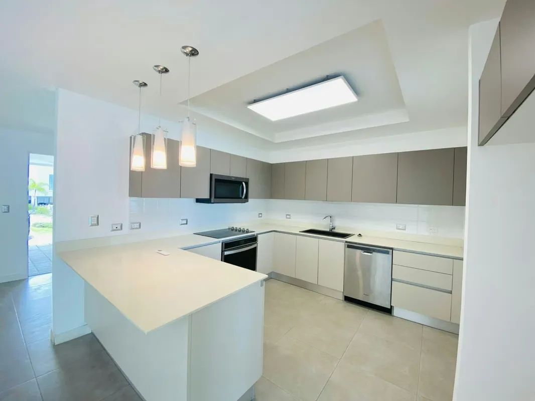 HOUSE FOR RENT IN SOURCE LIVING CONDOMINIUM, GUACHIPELÍN, ESCAZÚ*