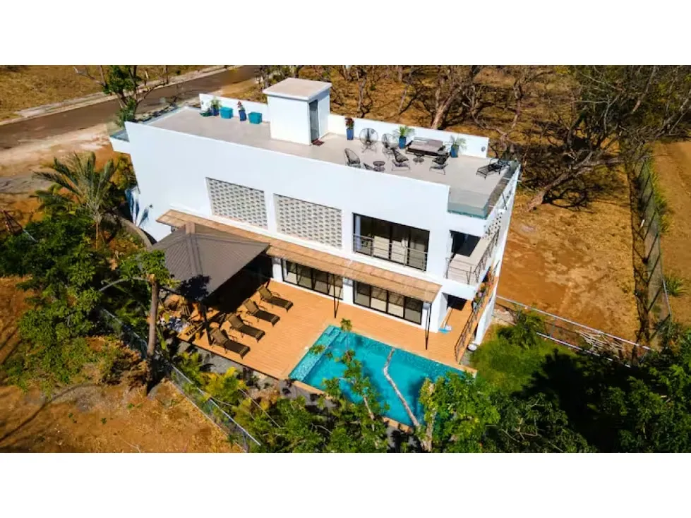 Experience comfortable long-term living in this unique modern villa located in Tamarindo Park, just 500 meters from the beach and town ...