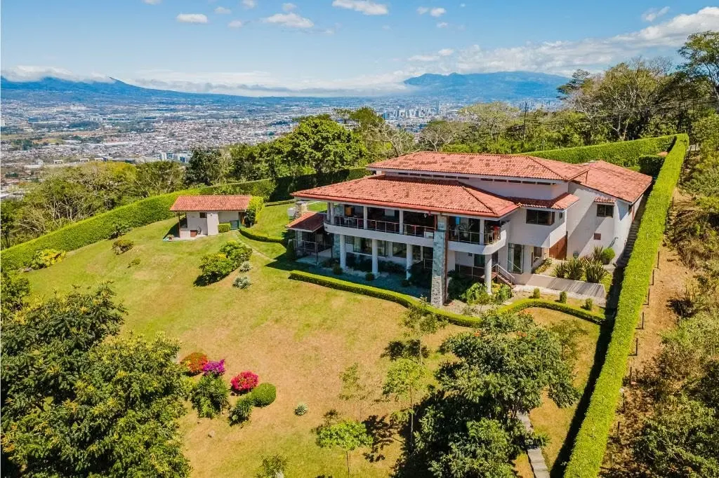 SE VENDE Quinta de lujo en las montañas de Escazú KS