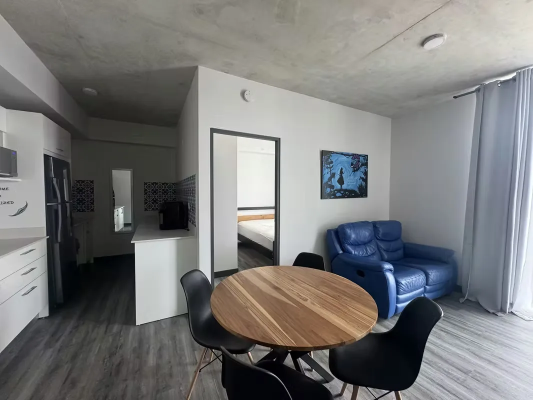¿Buscás un estilo de vida único en el edificio más icónico de San José? Este apartamento completamente equipado es la mezcla perfecta de ... — photo 2