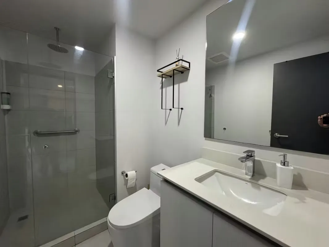 ¿Buscás un estilo de vida único en el edificio más icónico de San José? Este apartamento completamente equipado es la mezcla perfecta de ... — photo 5