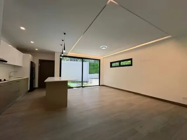 Casa en Alquiler Santa Ana Urbano | 3 HAB | Jardin