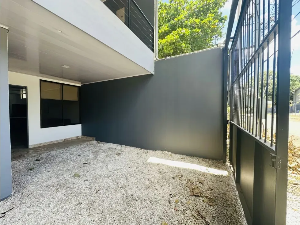 Discover this spacious and comfortable home, ideal for families or professionals seeking a well-designed property in a quiet and strategic location near Tamarindo and surrounding ... — photo 2