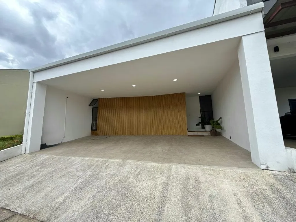 Located in Montezuma Condominium, Grecia, this is currently the only home on the market with this configuration: — photo 3