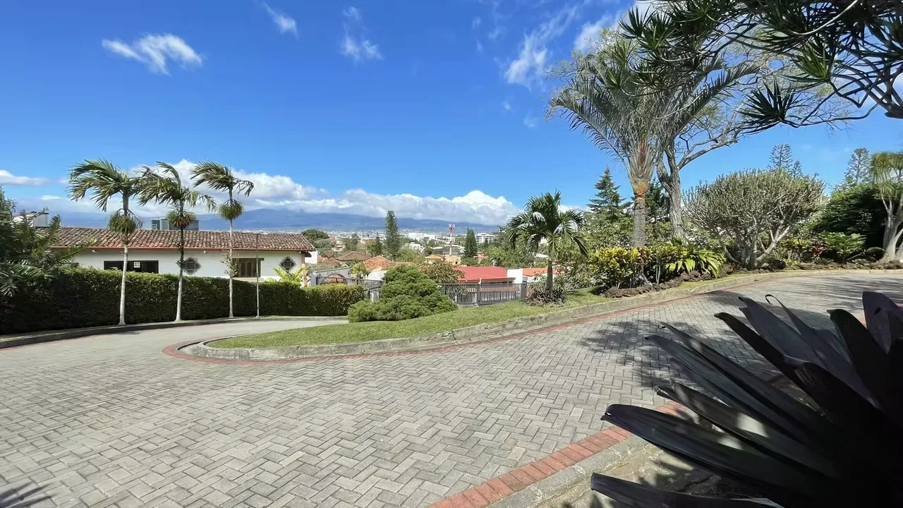 HOUSE FOR RENT IN BELLO HORIZONTE ESCAZU WITH POOL