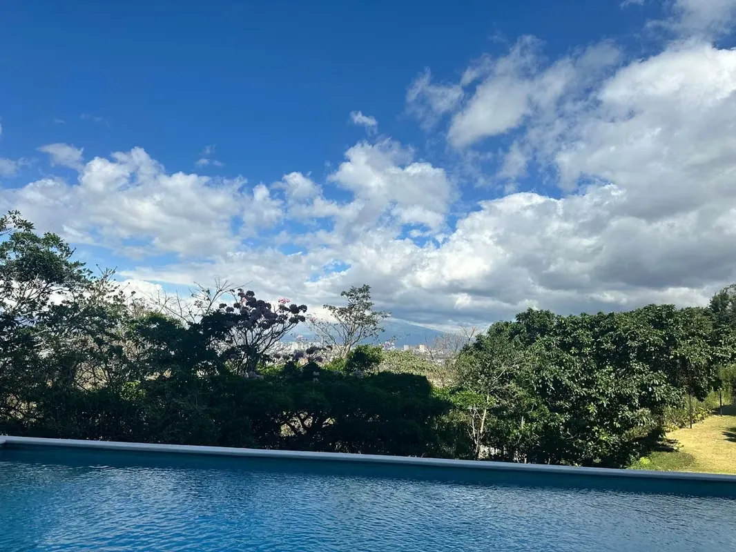 Alquiler  en condominio, Jaboncillo, Escazú-Espectacular Vista y muebles lujosos y nuevos