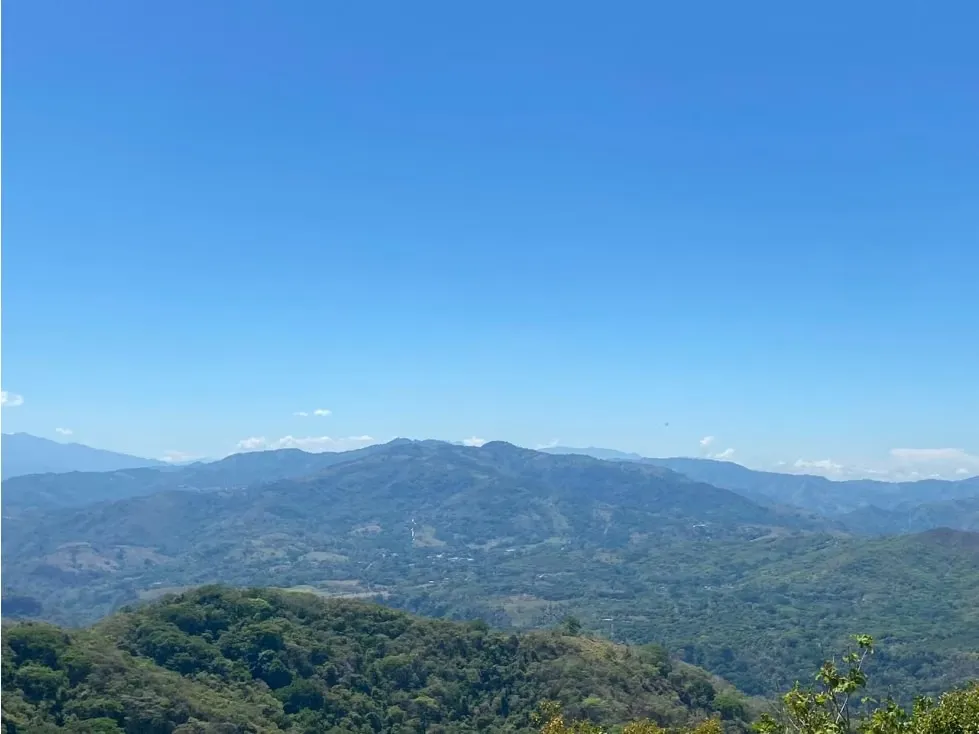 Te presentamos este encantador proyecto ubicado en uno de los lugares más privilegiados de Costa Rica, la hermosas montañas de Orotina en la provincia de Alajuela. Con una ubicación ...