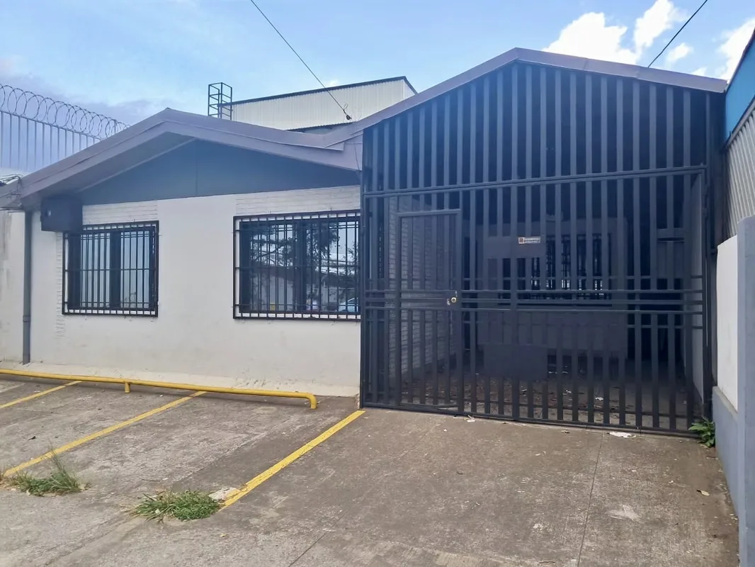 Commercial Office for Sale on Main Road in Pavas | 180 m² | High Visibility