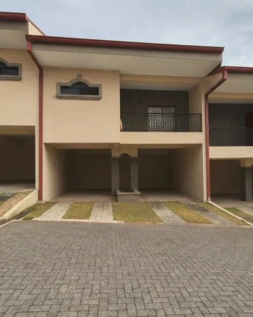 Casa Renovada en Condominio Boutique - Santa Paula, Lomas de Ayarco