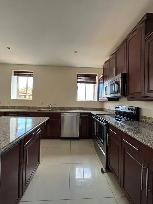 Alquiler de apartamento en condominio valle arriba con línea blanca Escazu san rafael
