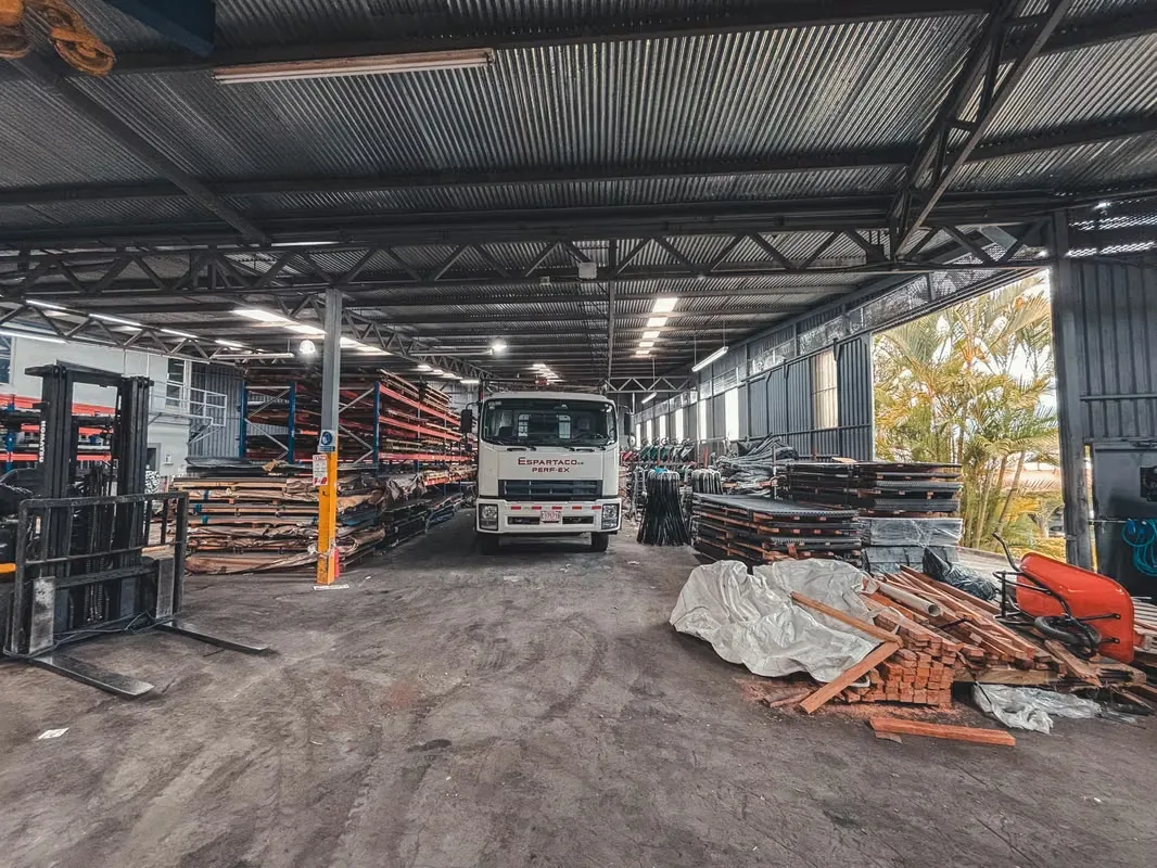 Winery for rent 1,300 m ² - 124; Height 10 m - 124; Triphasic - 124; On main street — photo 2