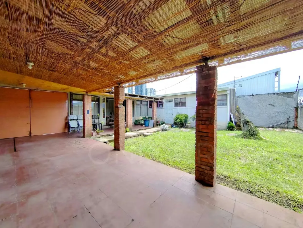 Home Independence for Sale in the Center of San José Cathedral District - With Garden — photo 3