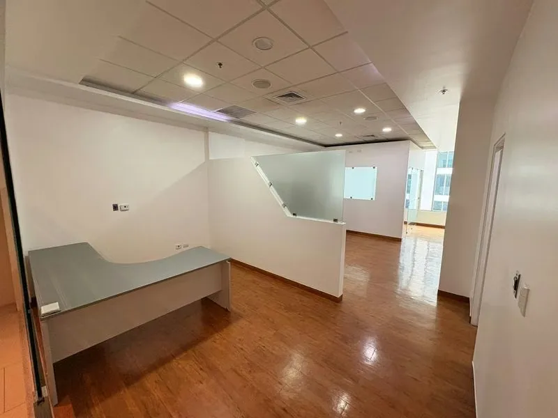For Rent | Modern 83 m² Office with 4 Parking in Prime Santa Ana Location