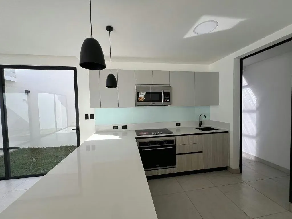 Alquila condominio en Lindora village con línea blanca