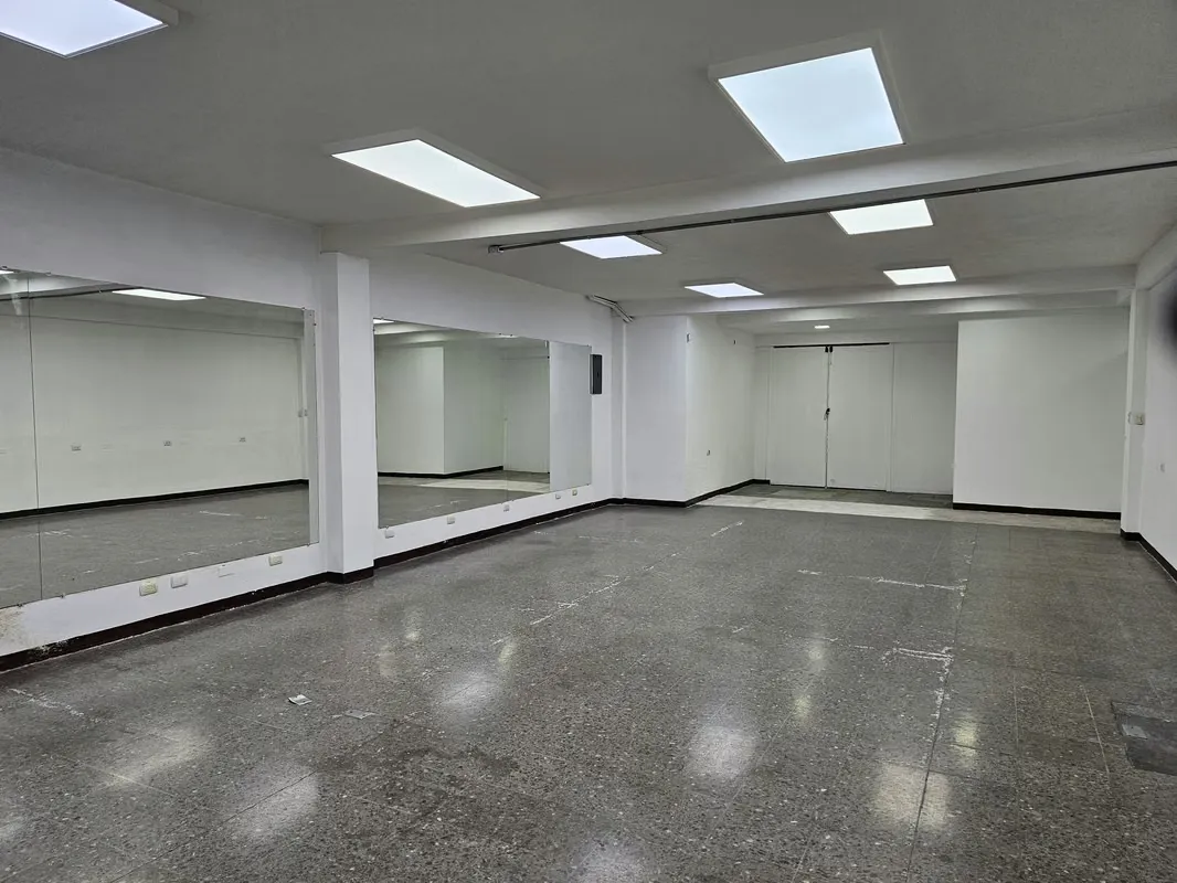 Edificio Comercial con amplia bodega en el centro de San José, San José