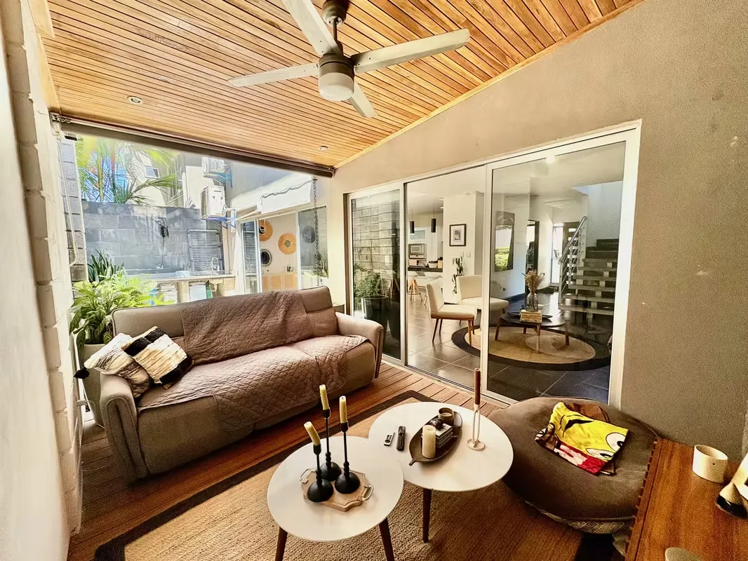 SANTA ANA! CONTEMPORARY 4 BDR TOWNHOUSE FOR SALE