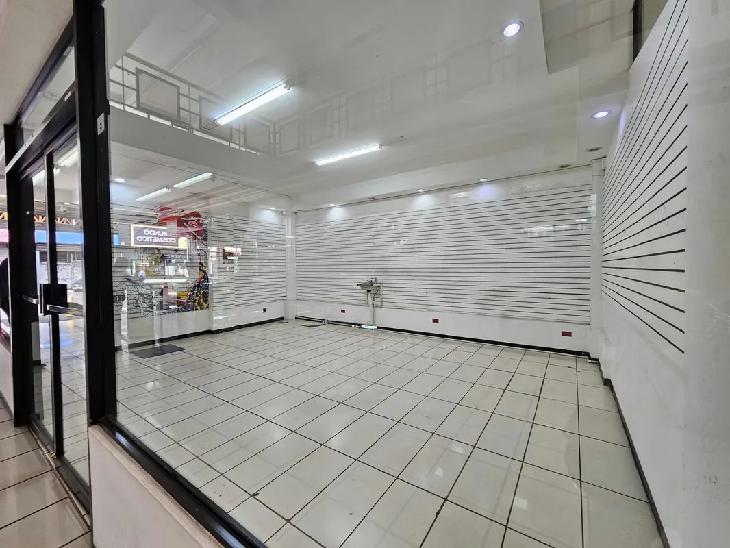 MA Asesoría alquila locales comerciales dentro de una Plaza Comercial en el corazón de San José, con varios accesos sobre Avenida Primera, Avenida Central y Calle 9, frente a parada ... — photo 3