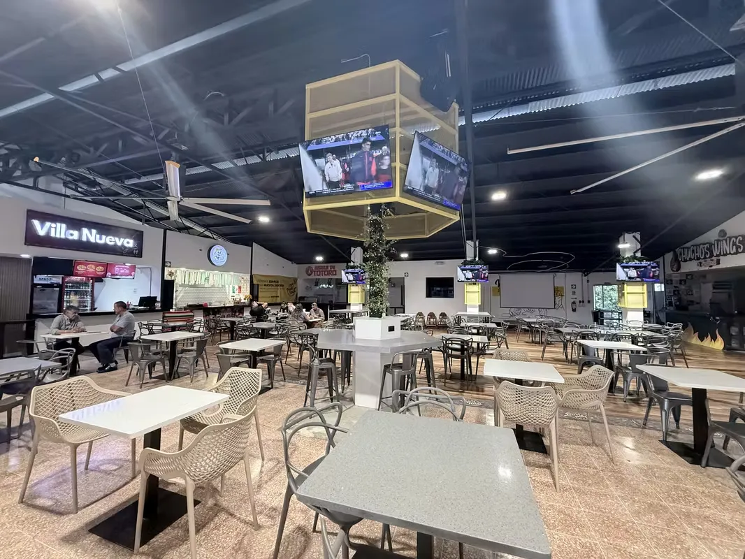 Local en Plaza Gastronómica en San Pedro