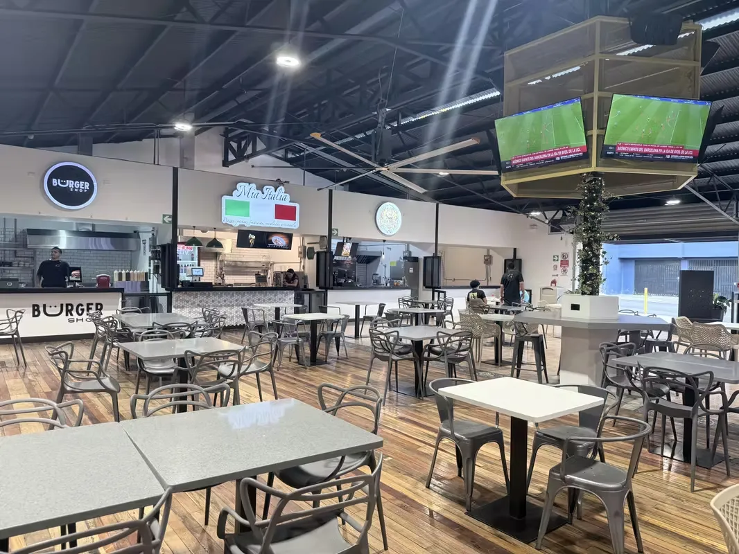 COMMERCIAL SPACES FOR RENT IN A GASTRONOMIC PLAZA IN SAN PEDRO — photo 2