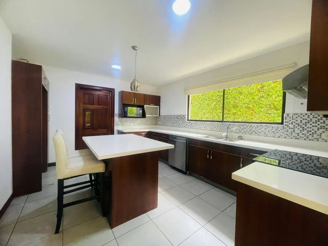 ALQUILER DE CASA EN CONDOMINIO VIA NOVA