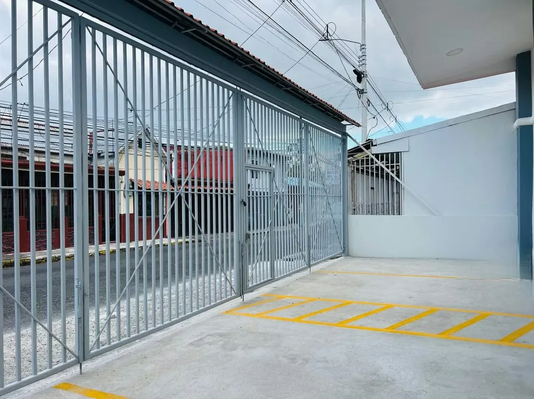 ¿Buscas un espacio estratégico para tu negocio? Esta bodega de 223,58 m2 en alquiler en Guadalupe lo tiene todo: ubicación céntrica, amplitud, y funcionalidad para que tu operación ... — photo 3