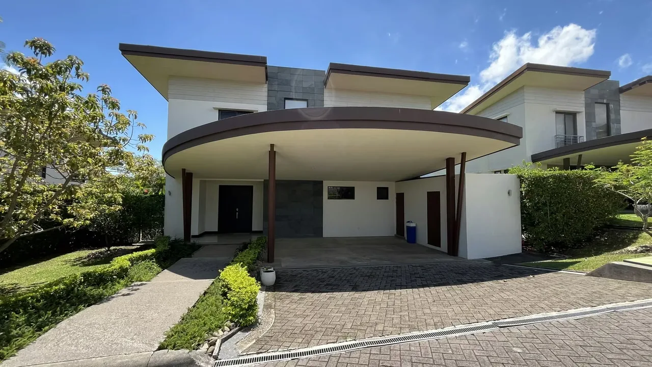 Modern Home for Sale in Santa Ana | Spacious Garden | Exclusive Detached Community
