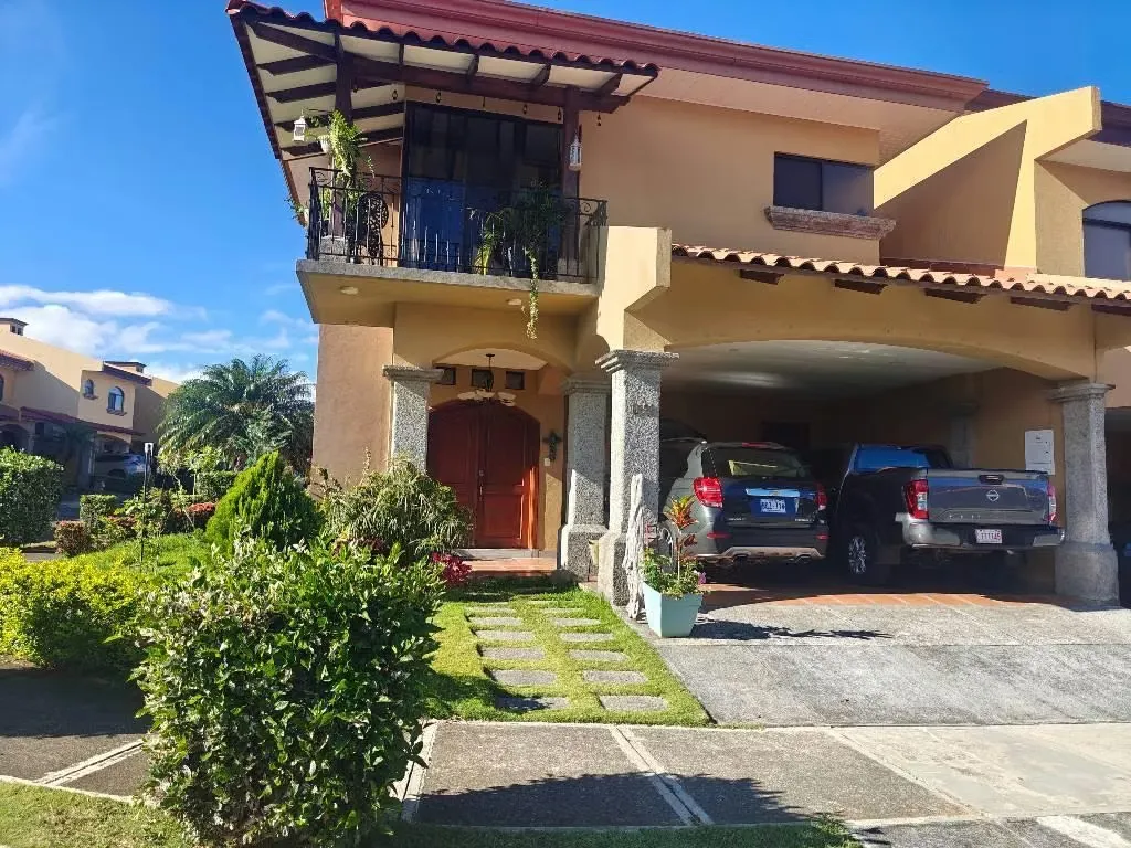Se alquila Hermosa en Condominio Montecristo