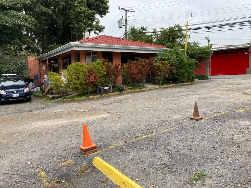 Unique opportunity in San José, La Uruca! We offer you a wide area of 3500 square meters, ideal for investment or development. This land has exceptional features that make it perfect ... — photo 4