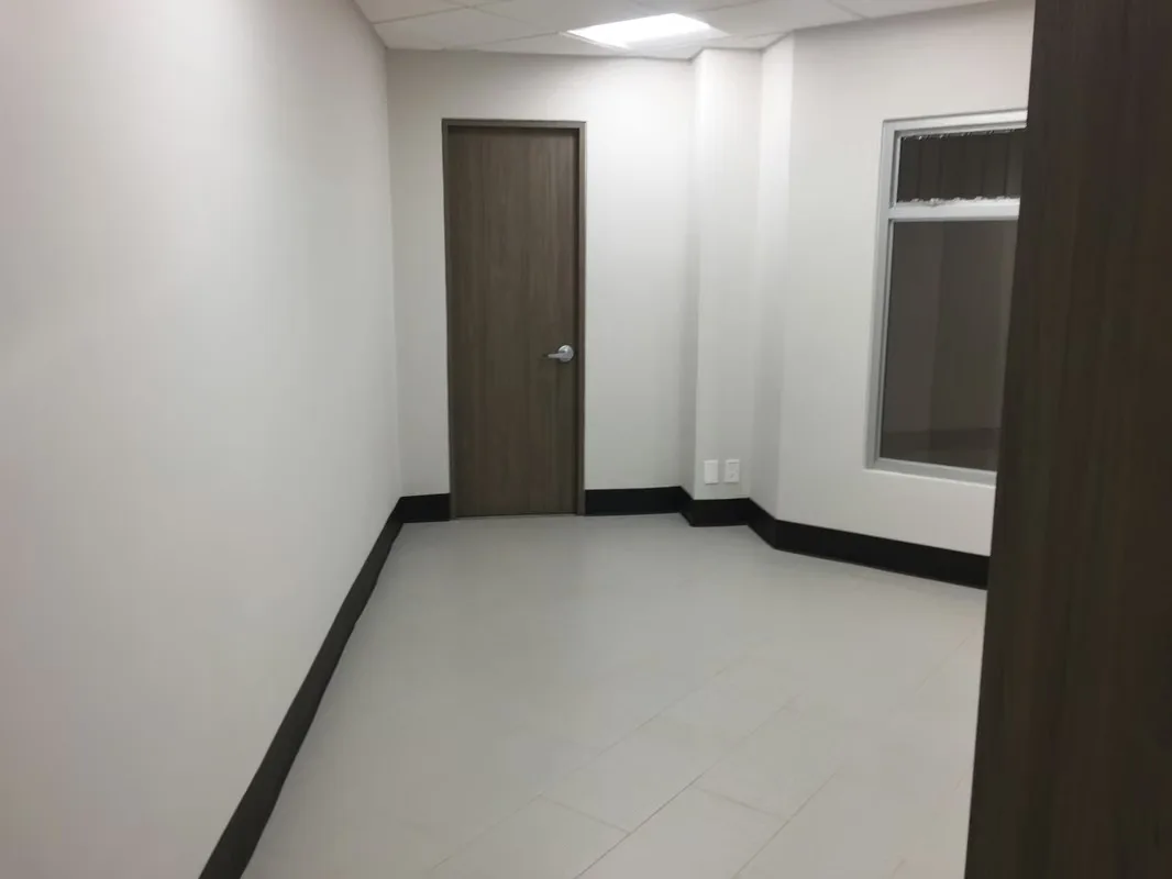 Oficina premium de 463m² en alquiler en Uruca, completamente remodelada con acabados modernos. Incluye aire acondicionado central, planta eléctrica, cuarto IT, y cableado ... — photo 2