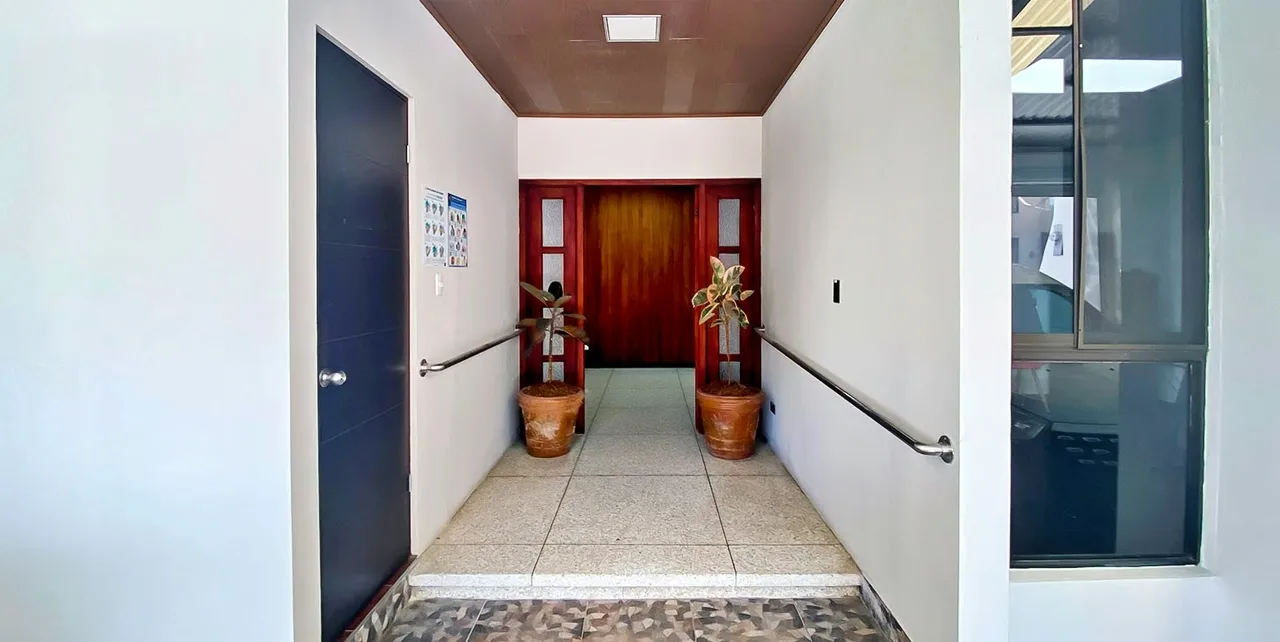 Strategic location, true spaciousness, and a layout that easily adapts to different needs make this property an outstanding investment opportunity in San Pedro. The property is ... — photo 3