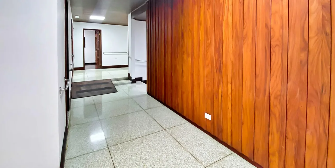 Strategic location, true spaciousness, and a layout that easily adapts to different needs make this property an outstanding investment opportunity in San Pedro. The property is ... — photo 4