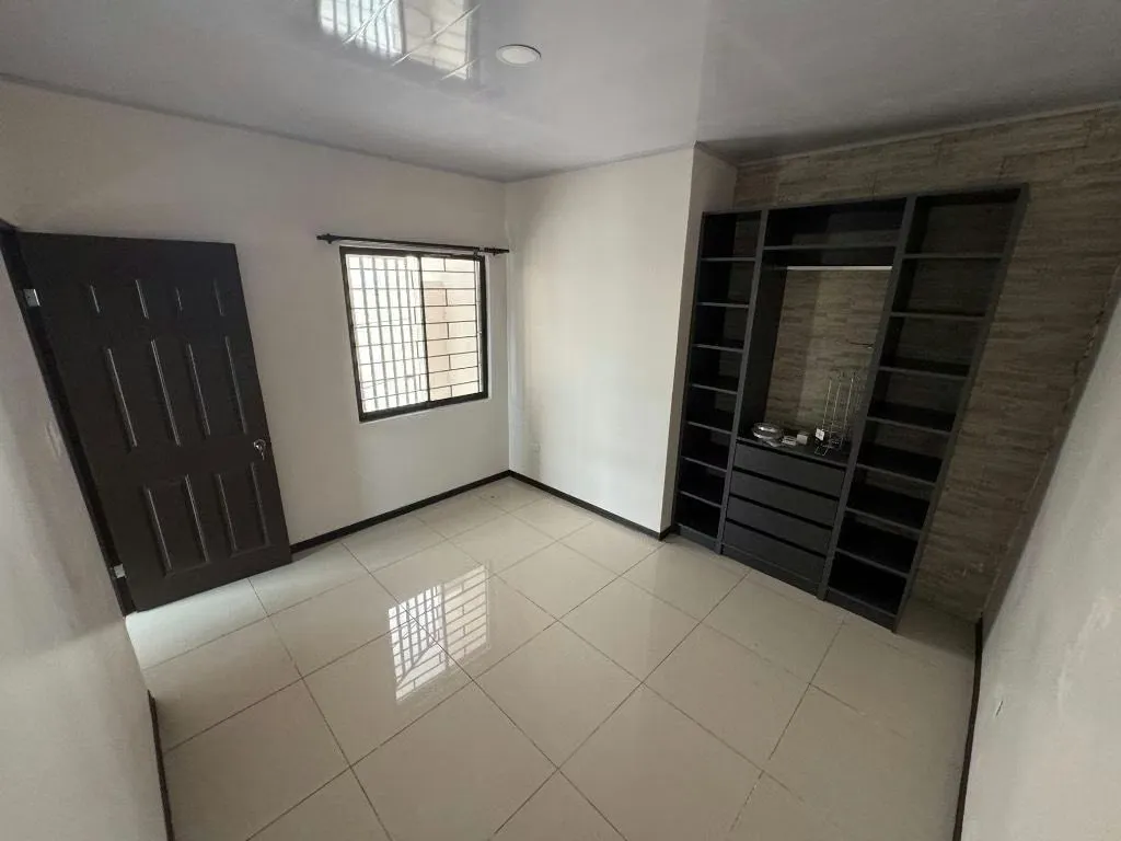 Dos habitaciones, sala comedor, cocina, cuarto grande de lavado, pila, con preciosa vista. — photo 4