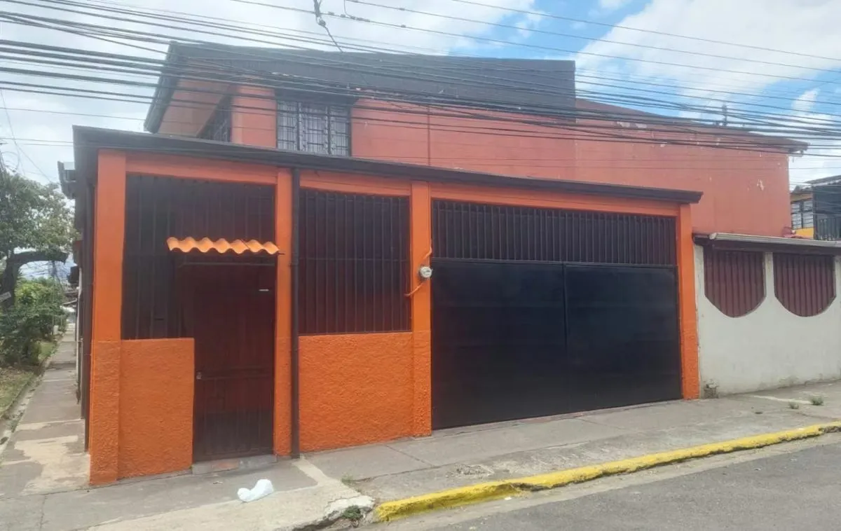 Venta de casa con cochera en Hatillo 8