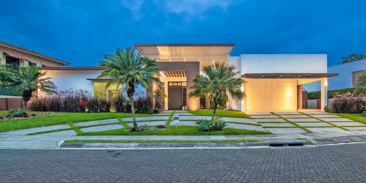 Casa Solara en un solo nivel en Hacienda del Sol