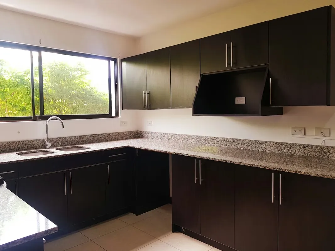 HOUSE FOR SALE IN ALMERÍA COMMUNITY FOR INVESTMENT