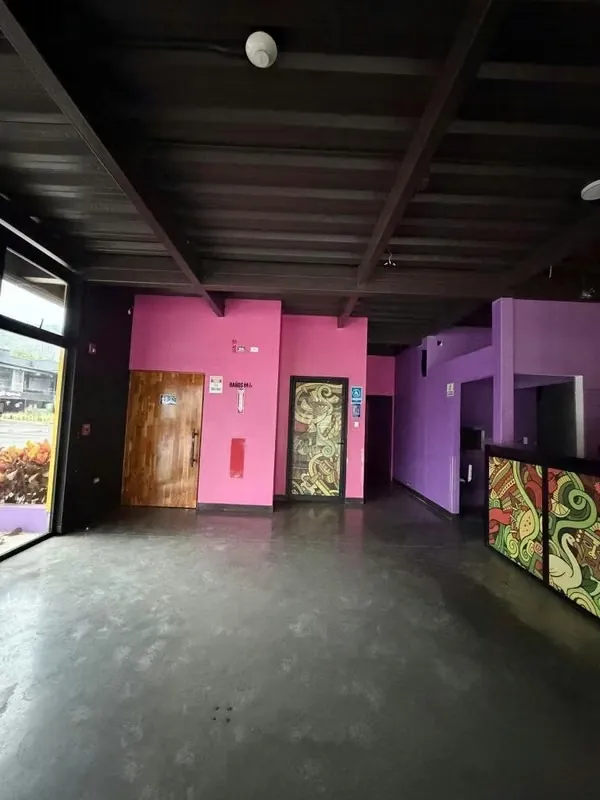 Se alquila local comercial en la Paco san rafael de Escazú , mide el Local 464,71m2