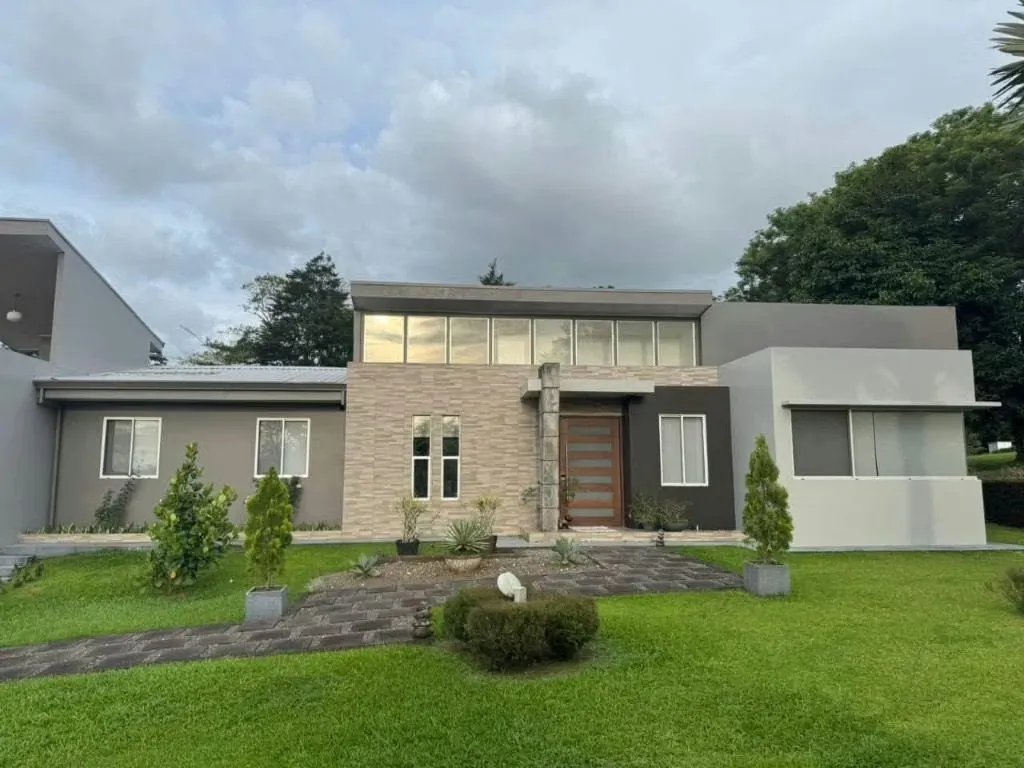 Venta de casa independiente en san carlos la Marina